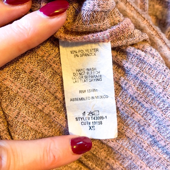 Gaze USA pink sweater with shoulder cutouts - Picture 4 of 4